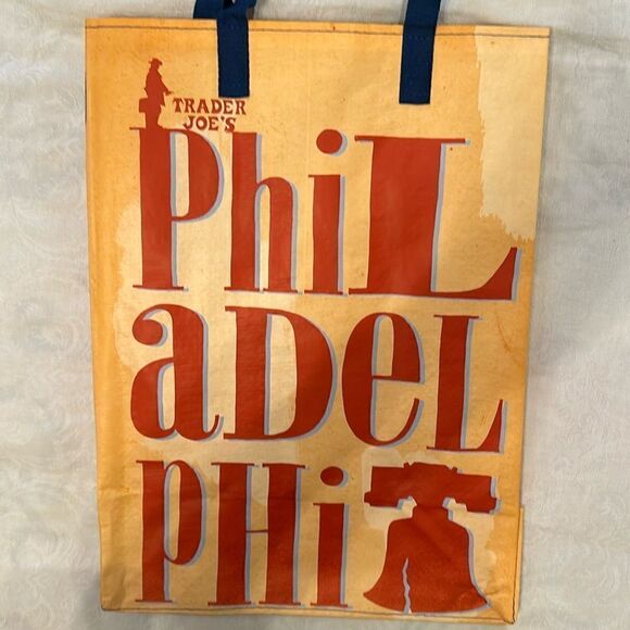 Trader Joe’s Plastic Reusable Shopping Tote Bag 6 Gallon Phila Collectible - Picture 1 of 13